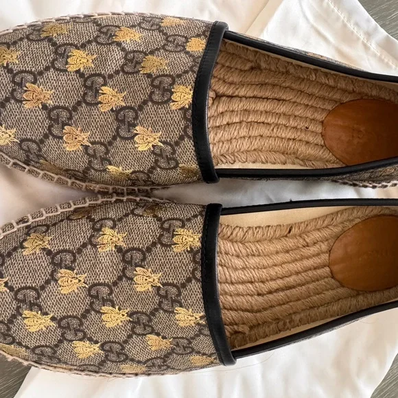 Gucci BEE Espadrilles with Gold Bee Pattern - Picture 8 of 9